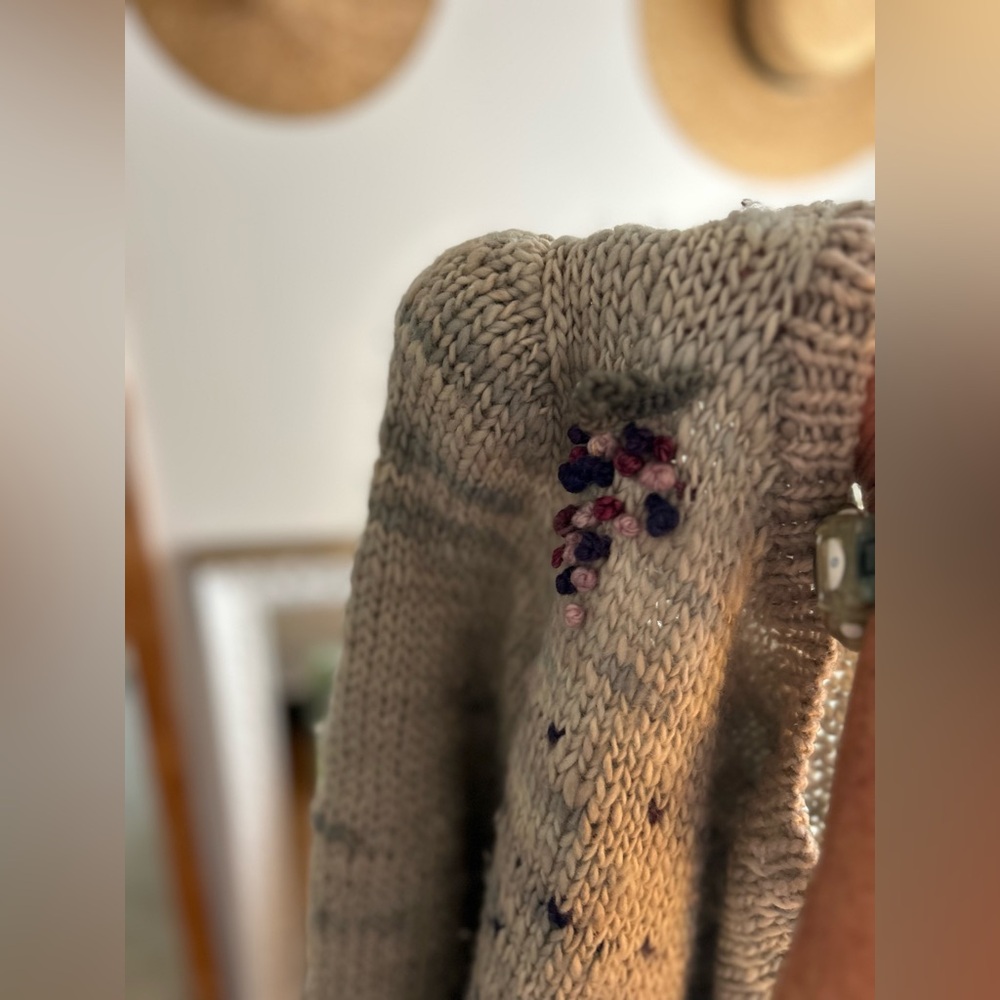 True Vintage 70’s Handmade Wool Sweater Multicolor Knit and Embroidered details - Picture 8 of 9